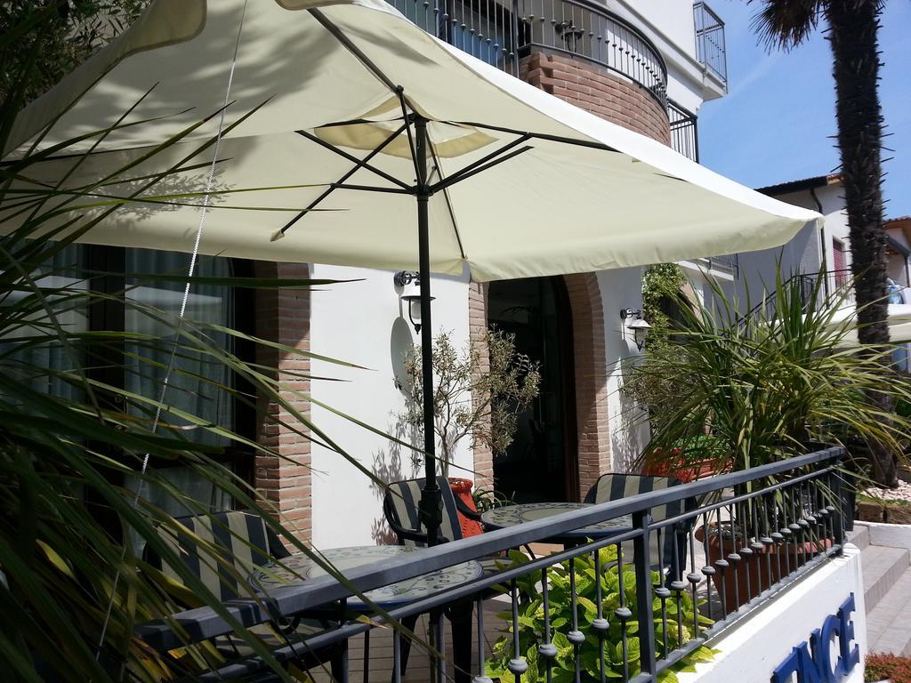 Ilios Residence Lido di Jesolo Bagian luar foto