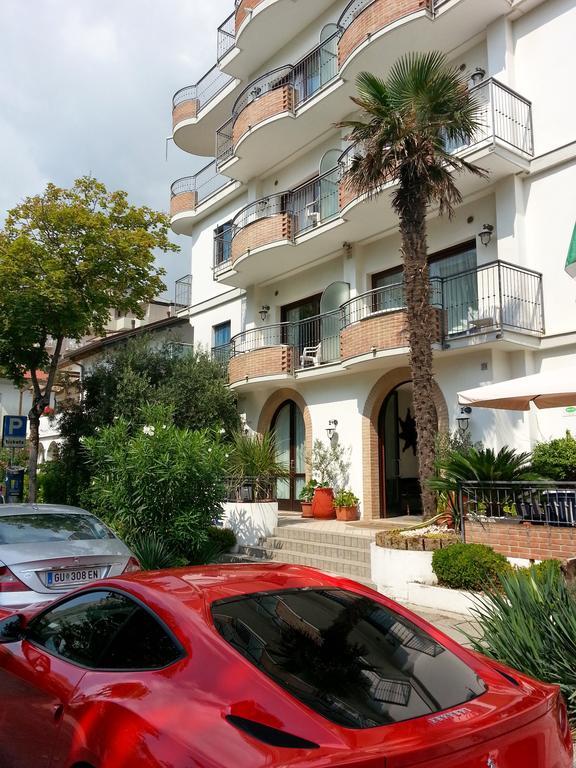 Ilios Residence Lido di Jesolo Bagian luar foto