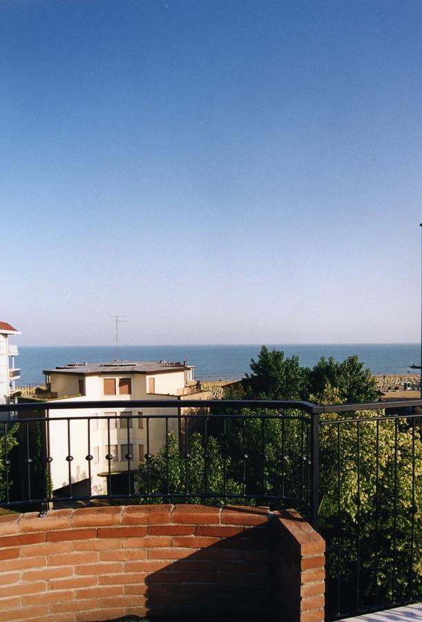 Ilios Residence Lido di Jesolo Bagian luar foto